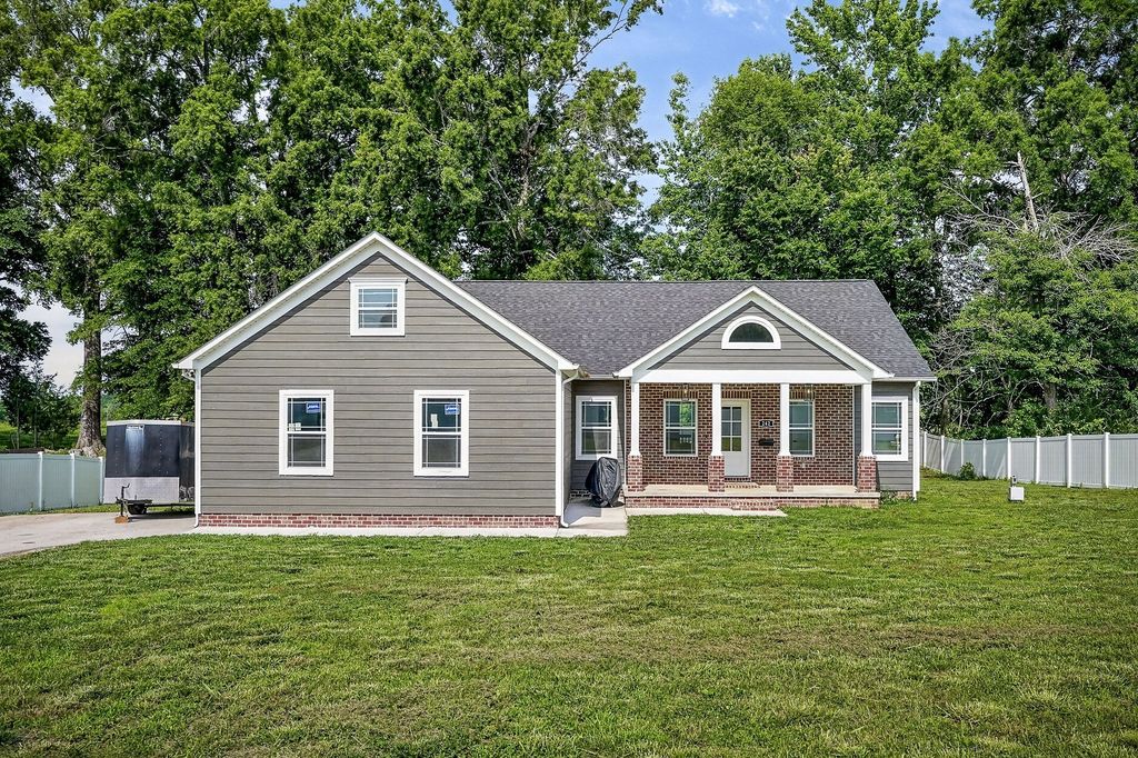242 Grace Dr, Sparta