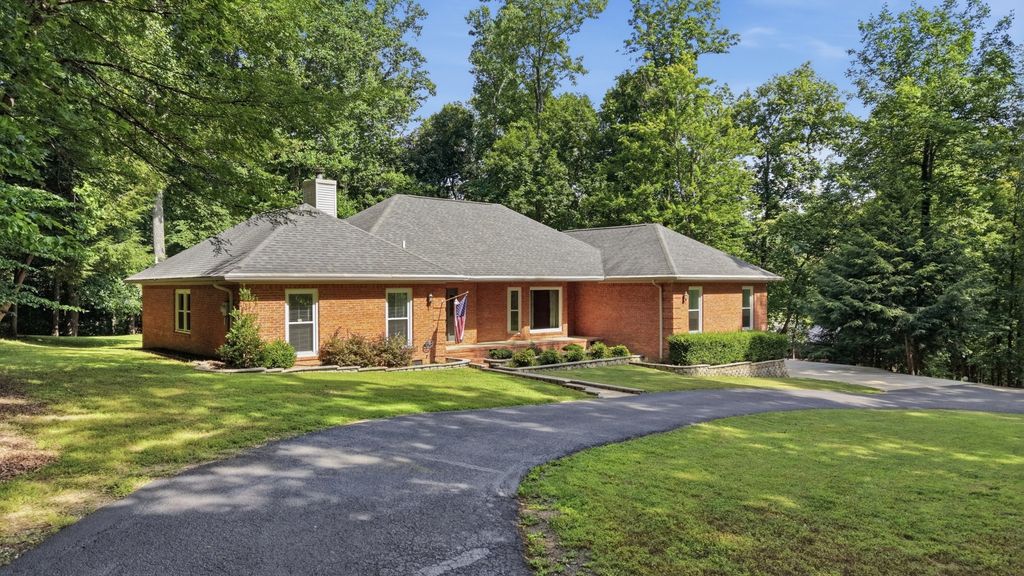 419 Laurel Crown Rd, Manchester