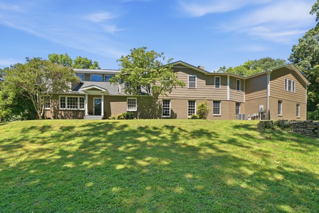 674 Hill Rd, Brentwood