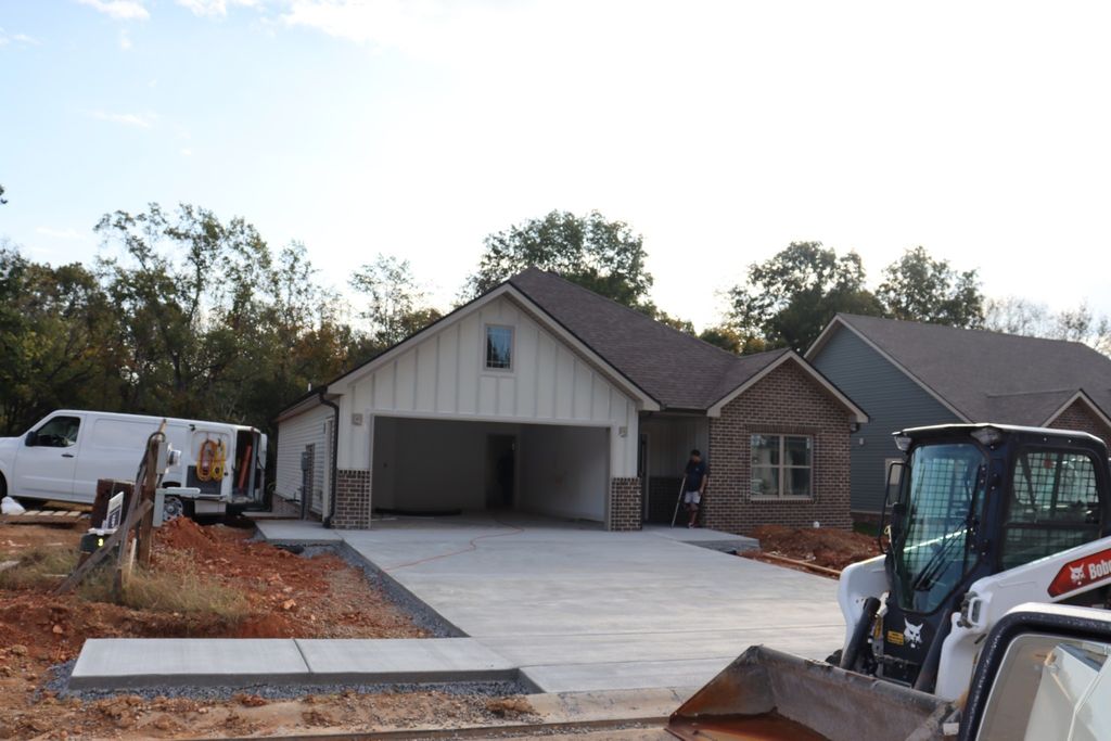 597 Willow Park Dr, Clarksville