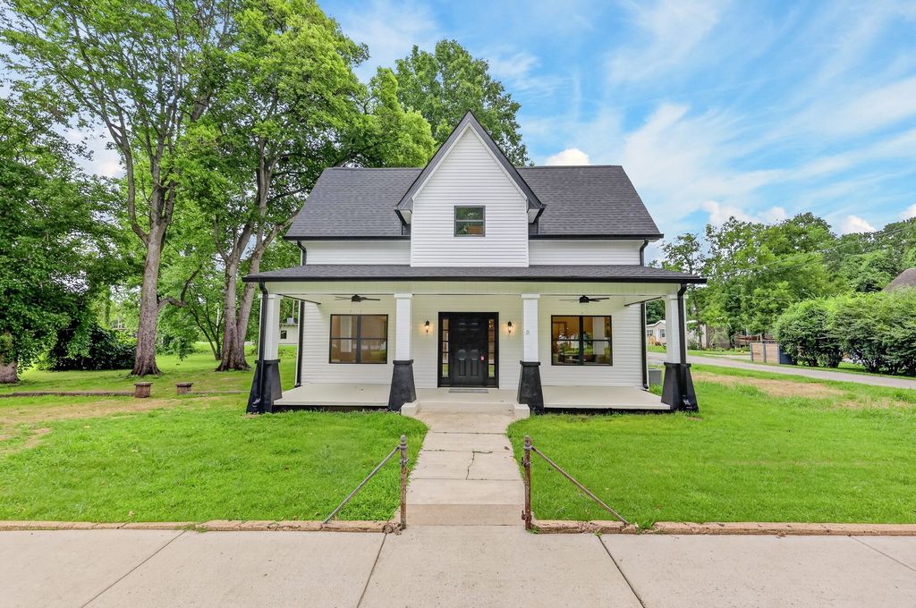 102 Cowan St W, Cowan