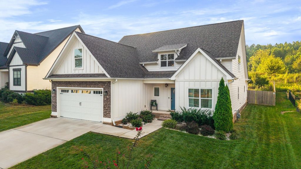 4909 Grove Park Drive Nw, Cleveland