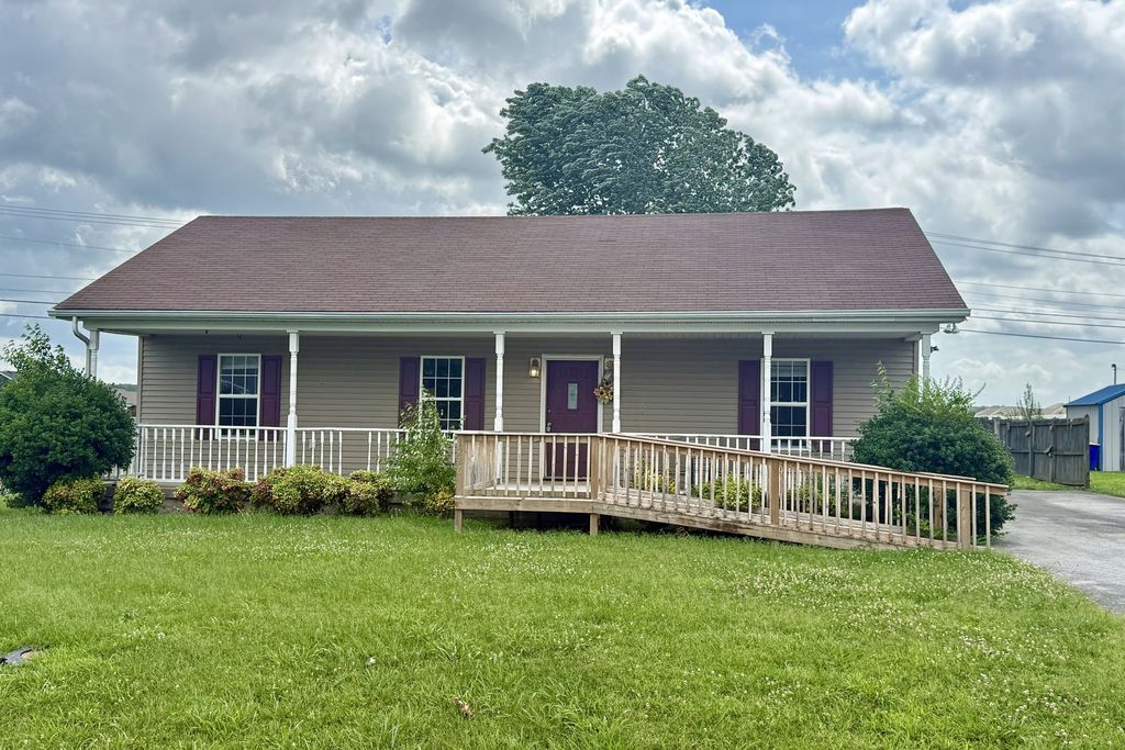 1226 Derek Dr, Franklin