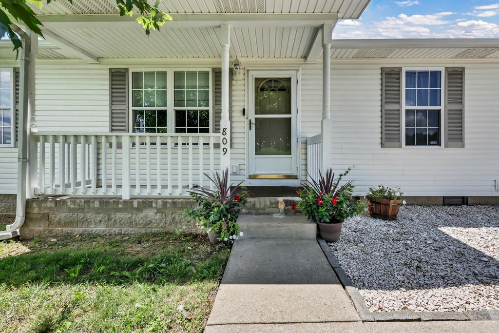 809 Stableford Rd, Oak Grove