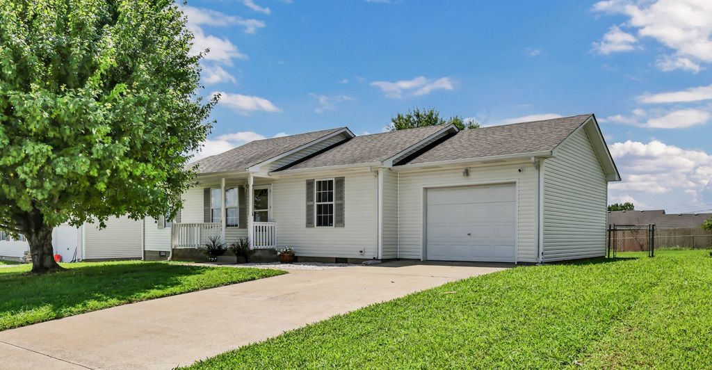 809 Stableford Rd, Oak Grove