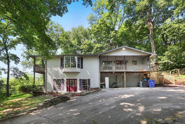 1153 Bear Creek Pike, Columbia