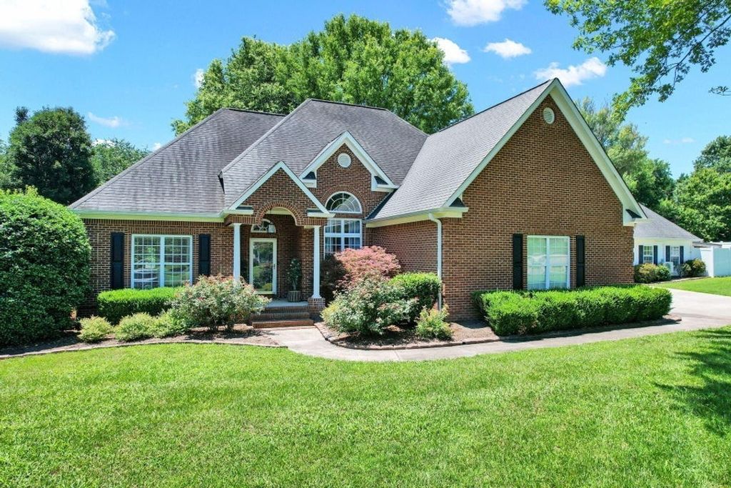 133 Mallard Trl Nw, Cleveland