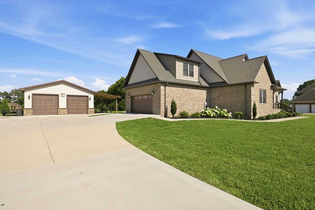 12 Mcfall Rd, Ethridge
