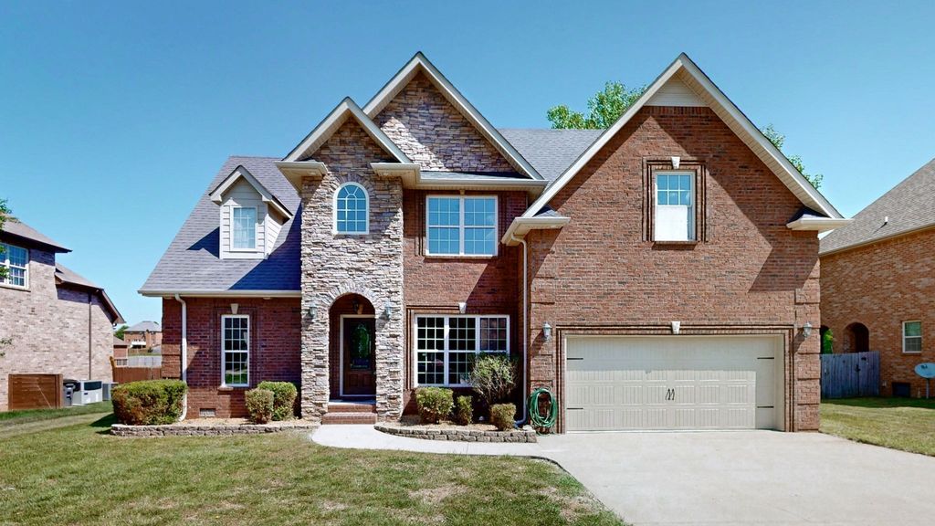 309 Retriever Ct, Clarksville