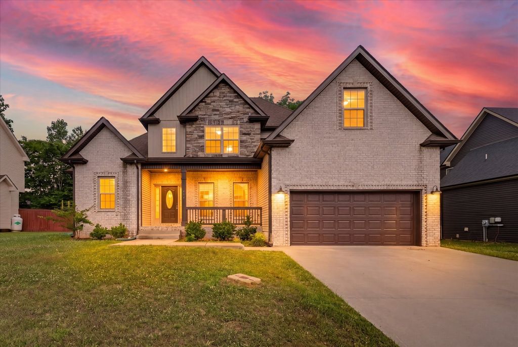 404 Glenstone Springs Dr, Clarksville