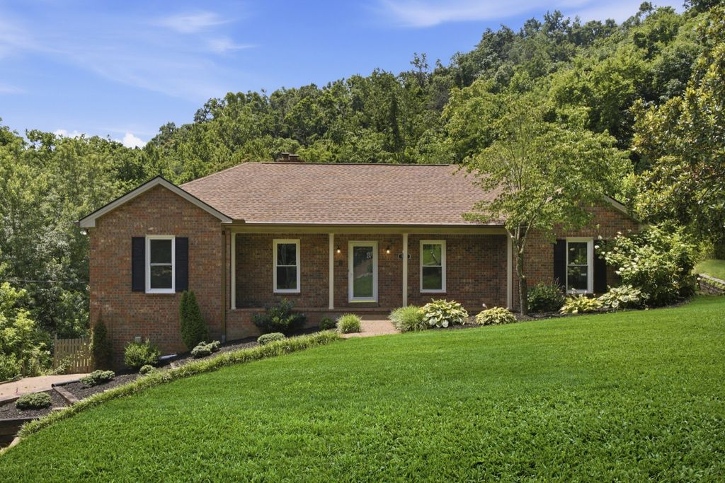 111 Dogwood Ln, Franklin