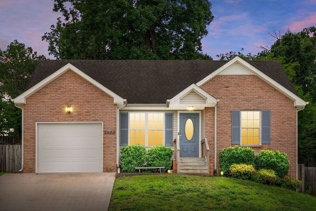 709 Arrowfield Dr, Clarksville