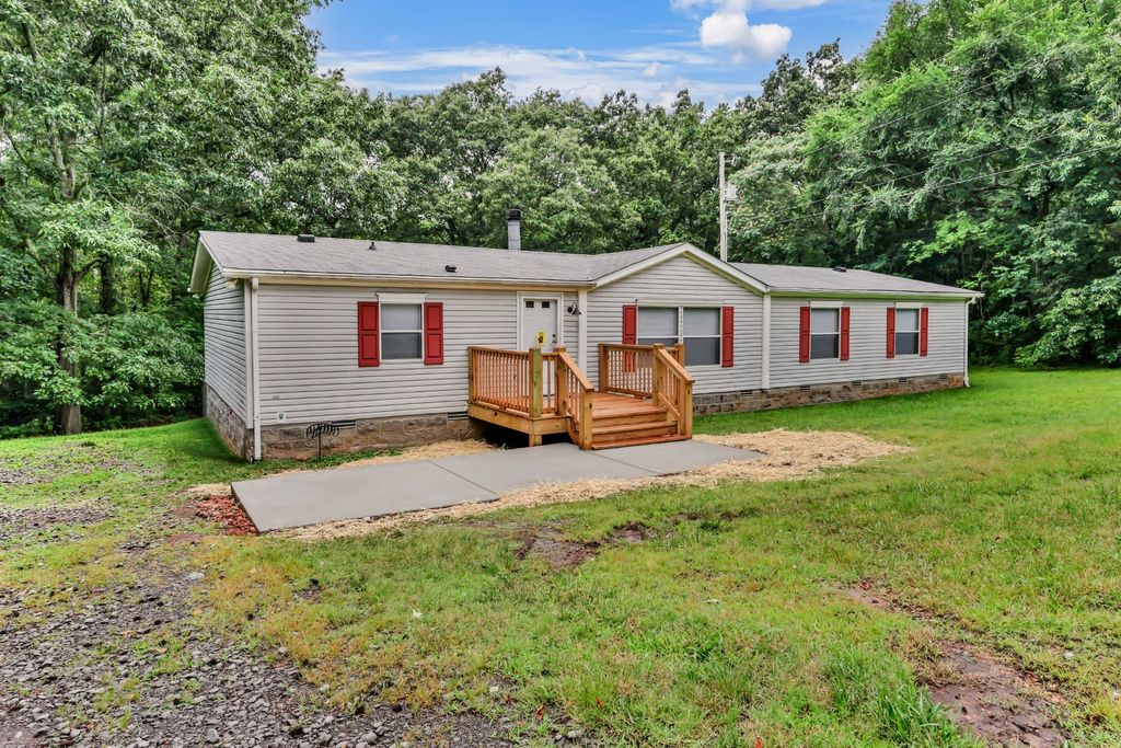 1252 West Rd, Clarksville