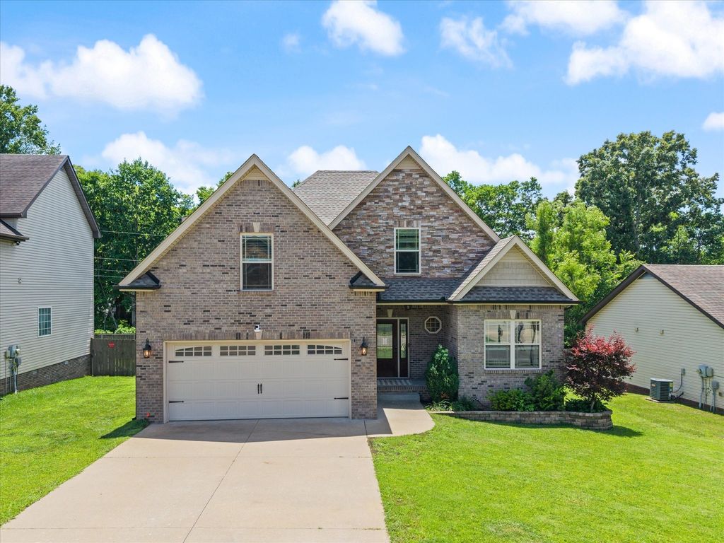 1496 Amberley Dr, Clarksville