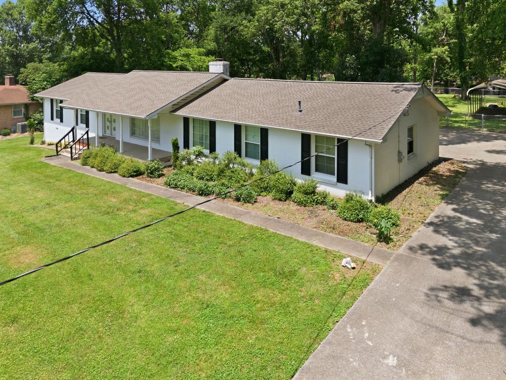 208 Lake Terrace Dr, Hendersonville