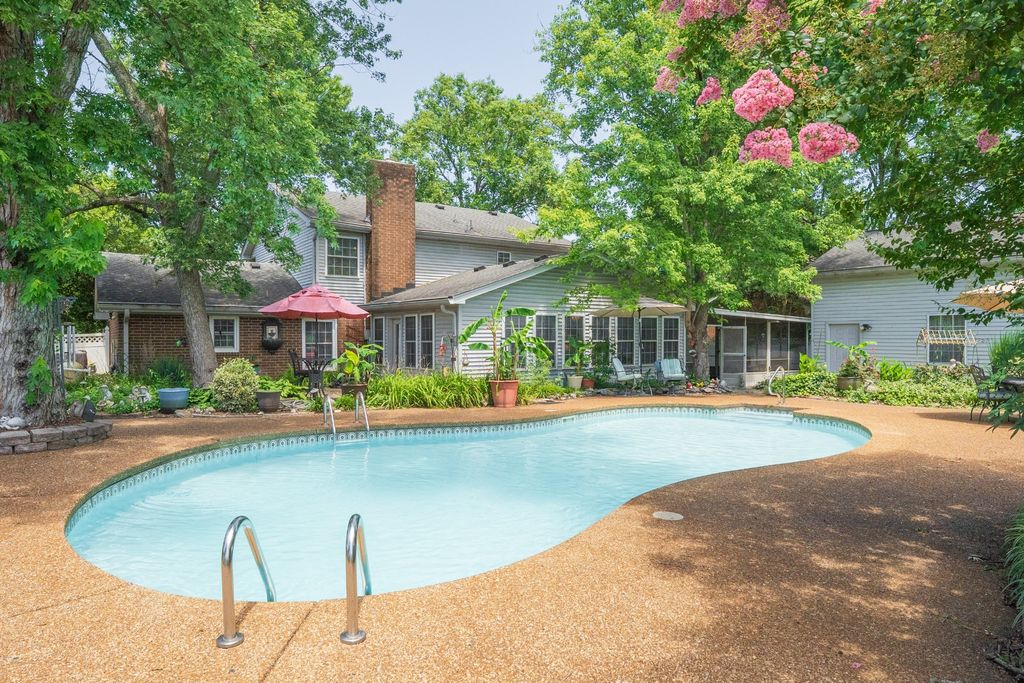 132 Clearlake Dr E, Nashville