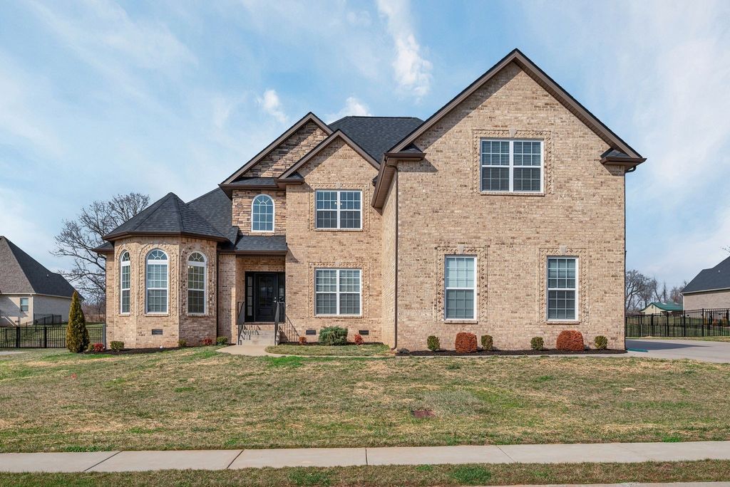 313 Clarabelle Ln, Clarksville
