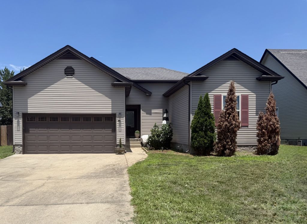 685 Fox Hound Dr, Clarksville