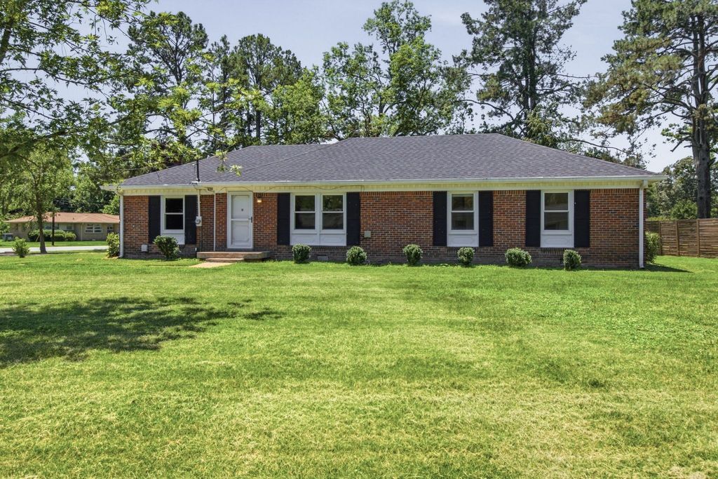 202 Derby Ln, Franklin