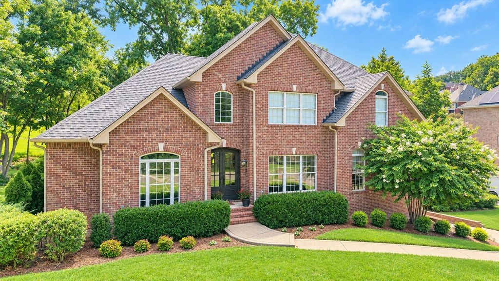 127 Country Hills Dr, Hendersonville
