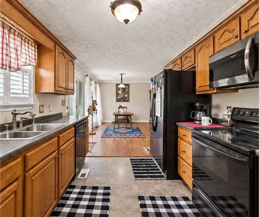 133 Columbus Landing, Delano