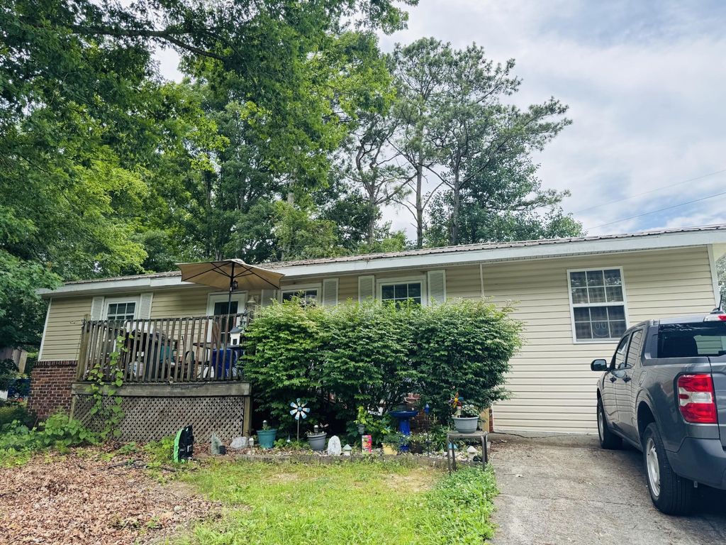 825 Minnis Road Ne, Cleveland