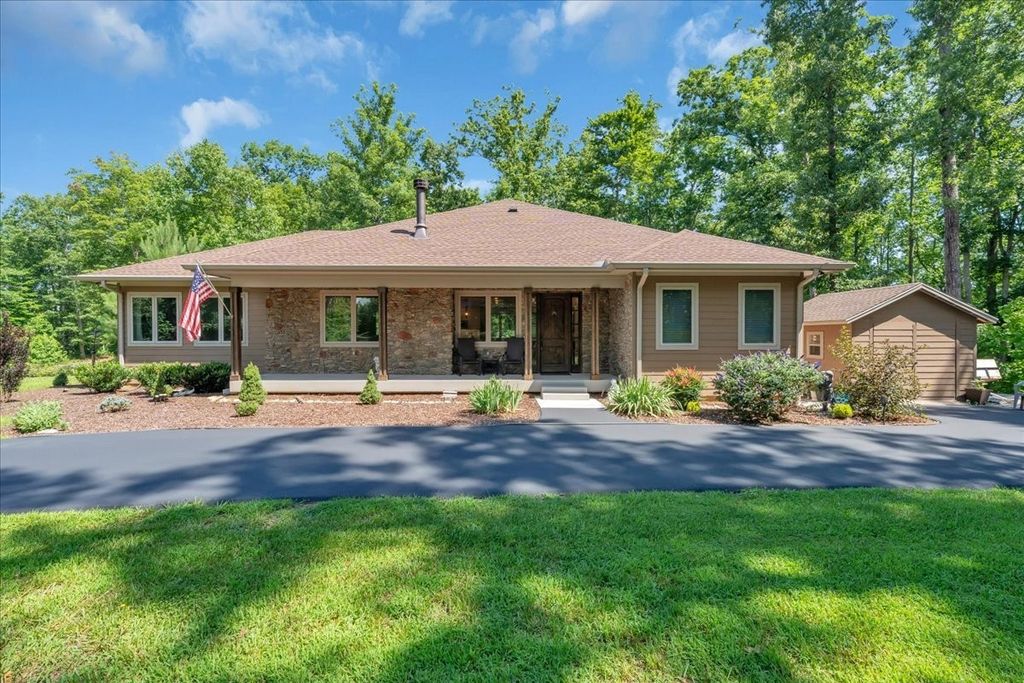 414 Watercolor Dr, Sparta