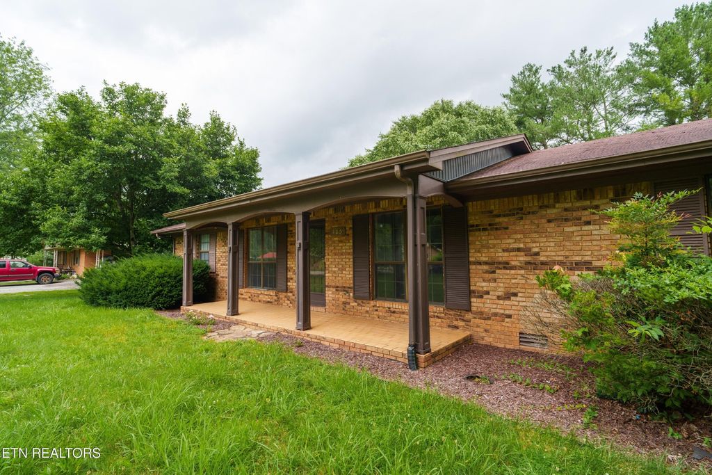 405 Dogleg Drive, Livingston