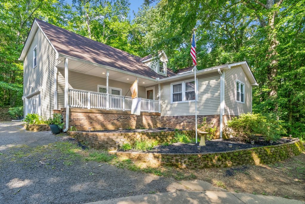 1890 Garwood Dr, Clarksville