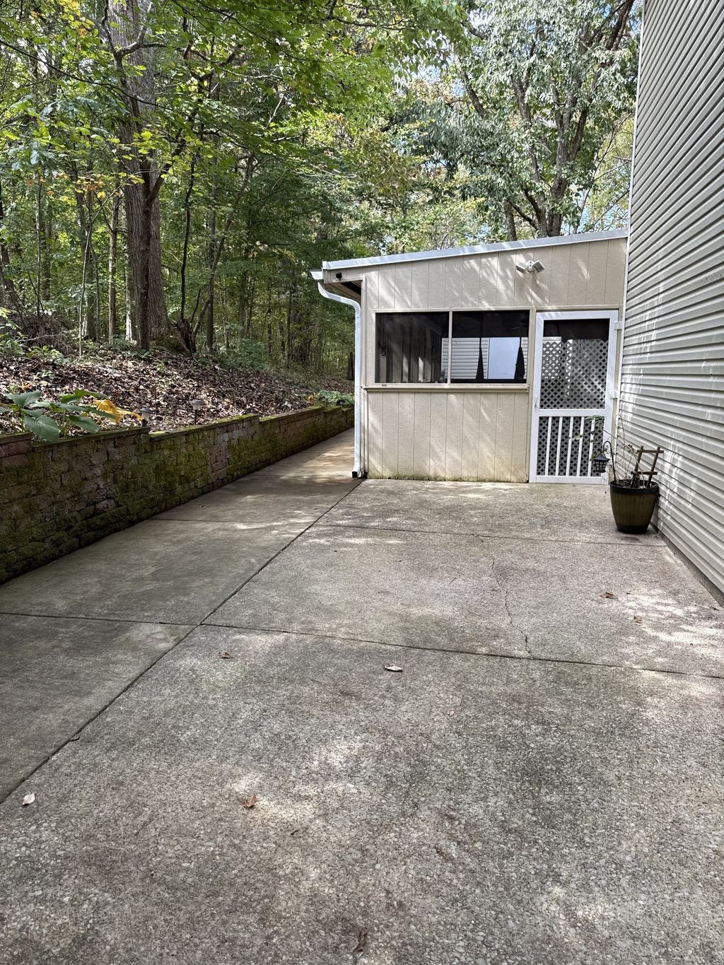 1890 Garwood Dr, Clarksville