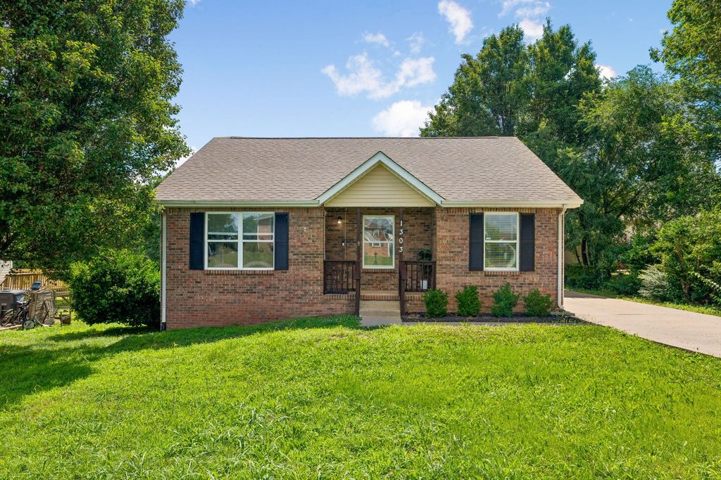 1303 Chucker Dr, Clarksville