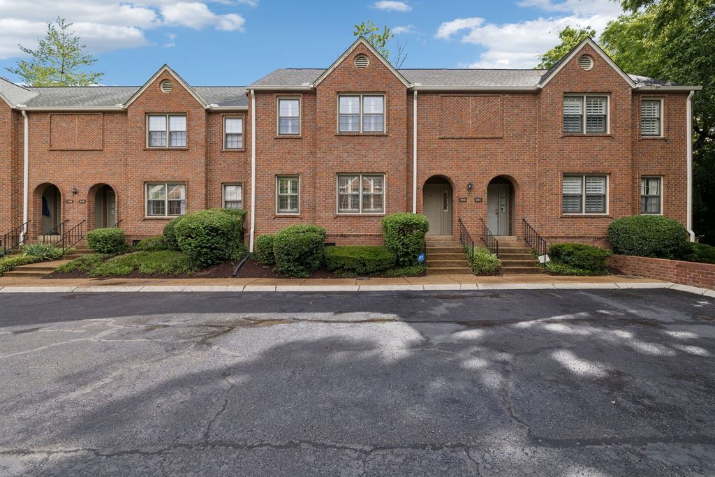 220 Westchase Dr, Nashville