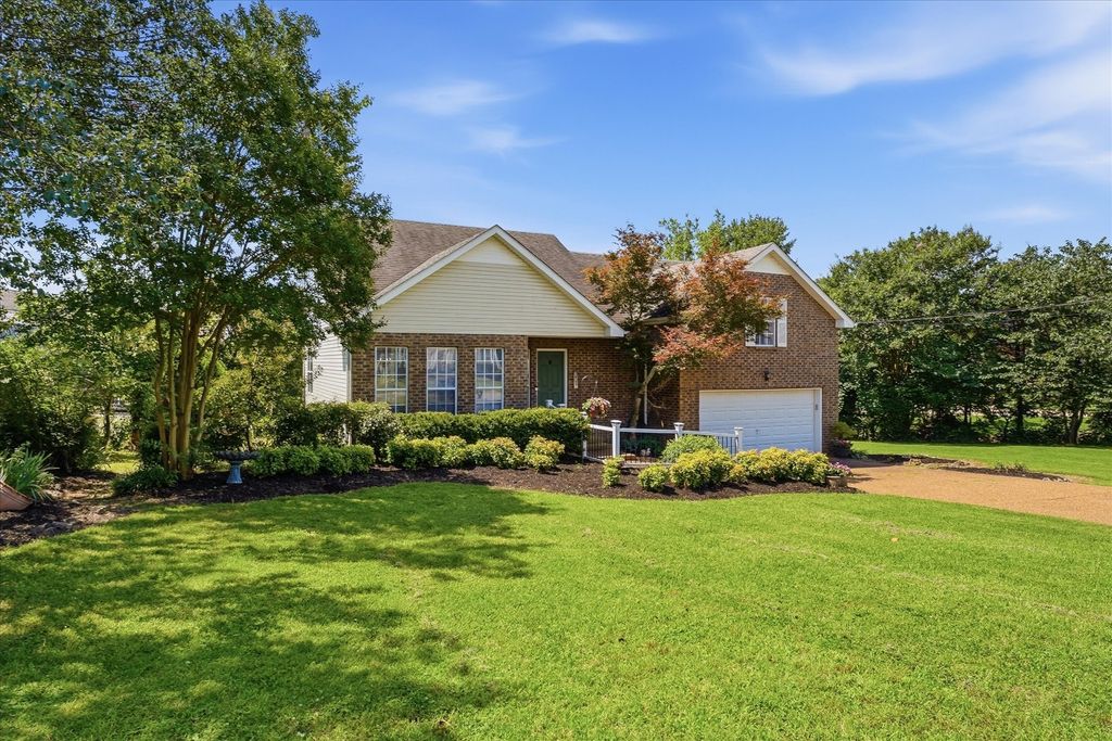 103 Waterford Way, Hendersonville