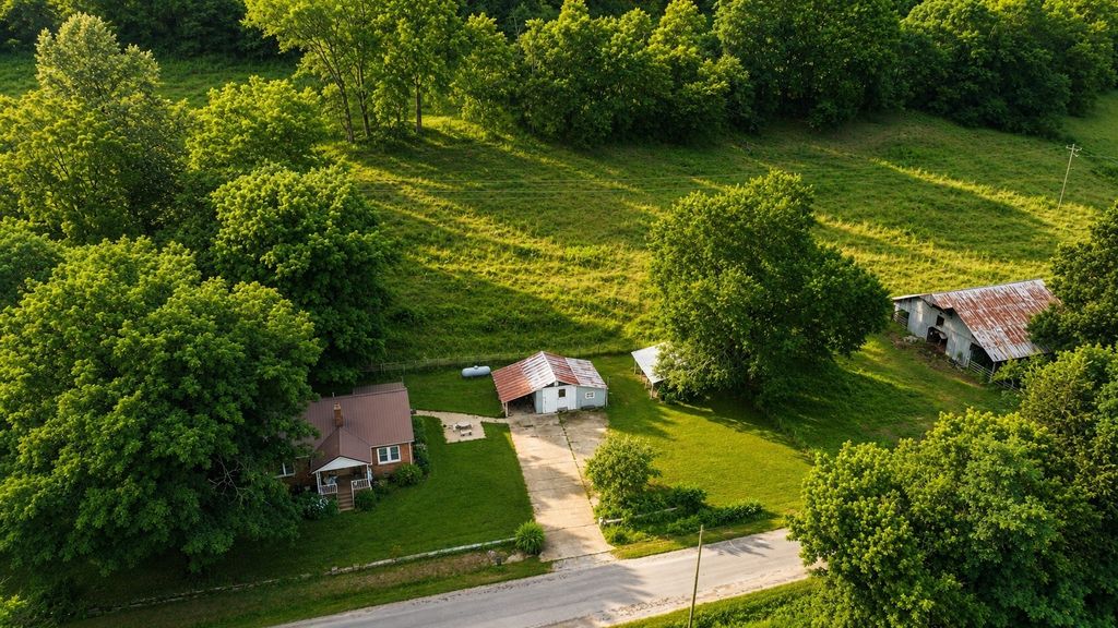 2039 Blackburn Hollow Rd, Cornersville