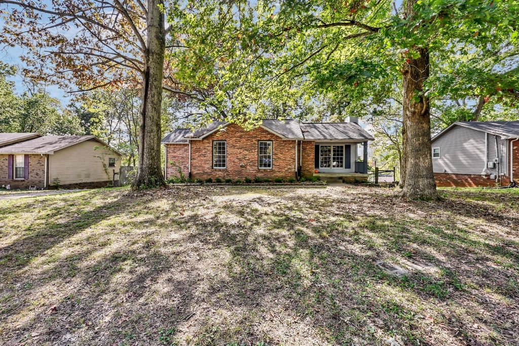 810 R S Bradley Blvd, Clarksville