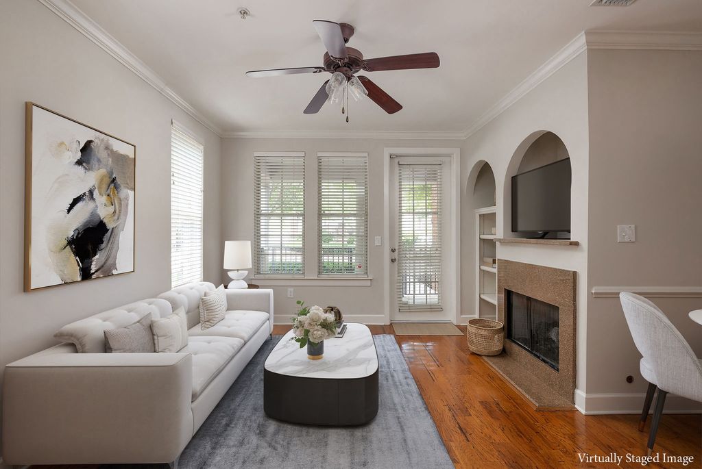 311 Seven Springs Way 103, Brentwood