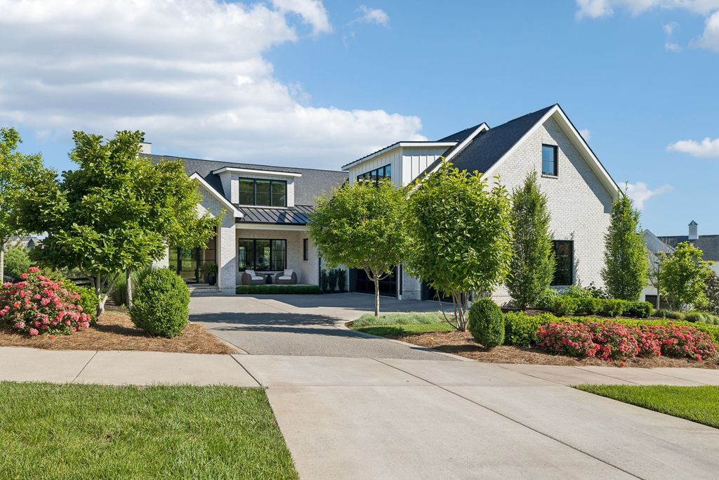 7376 Harlow Dr, College Grove