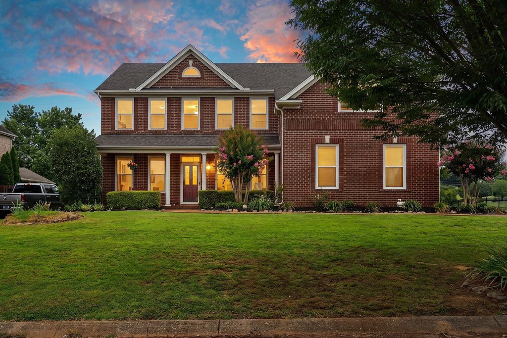 111 Camp Creek Cir, Hendersonville