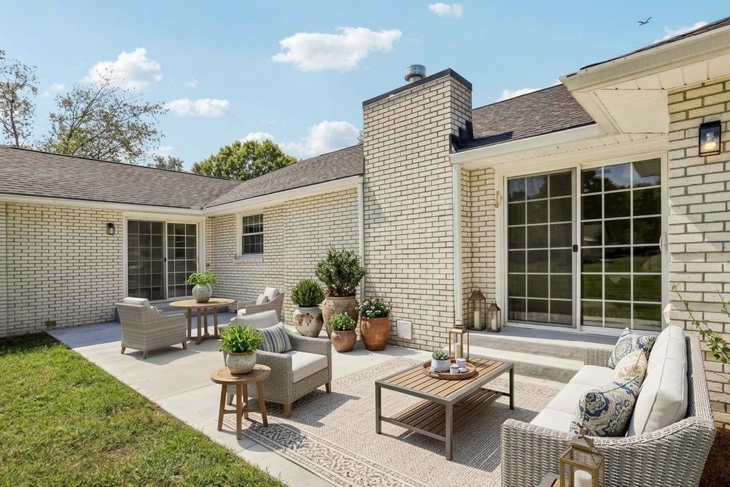 109 Knoll Ln, Hendersonville