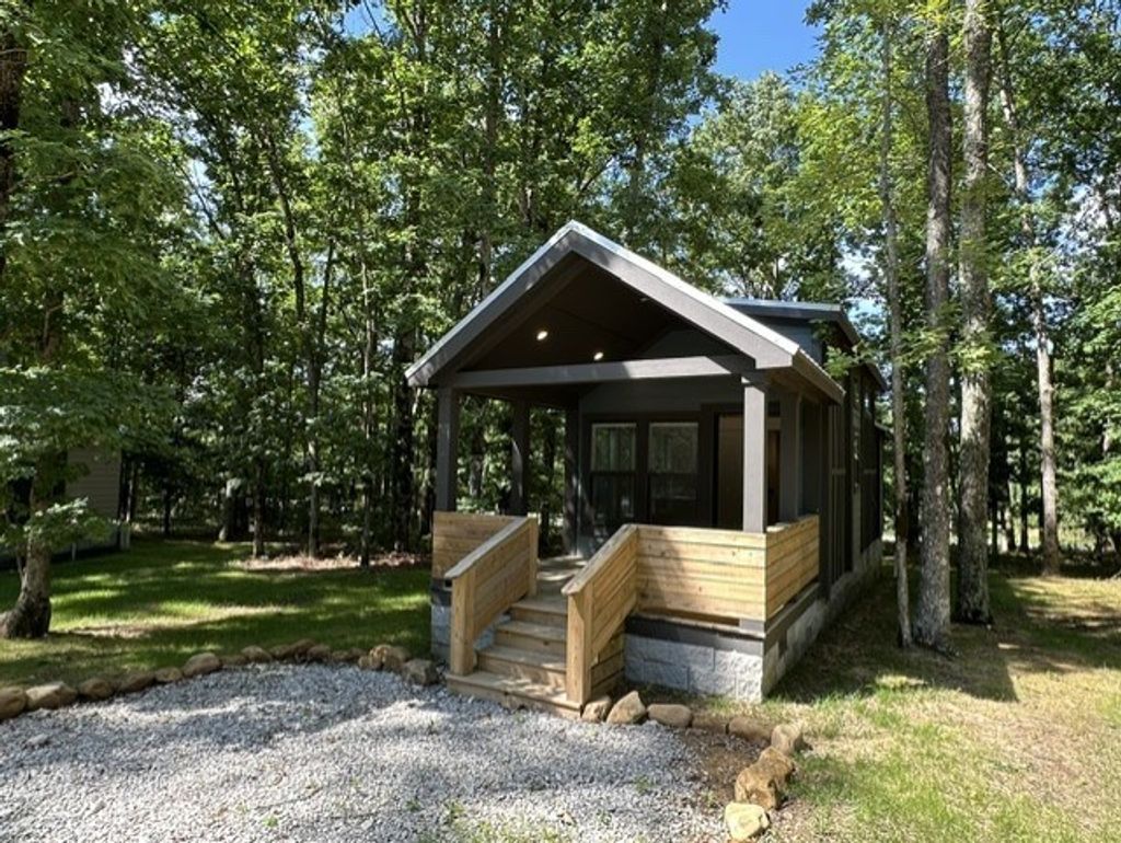 166 White Oak Court, Monteagle