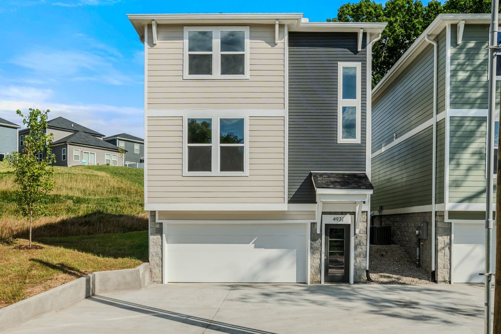 4931 Leesa Ann Ln, Hermitage