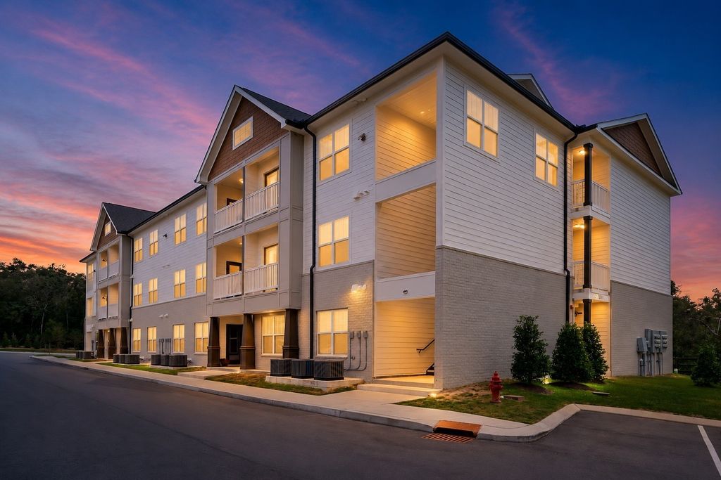 6411 Charlotte Road Cir 105, Nashville