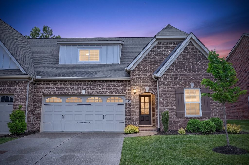 906 Meadowcrest Way, Lebanon