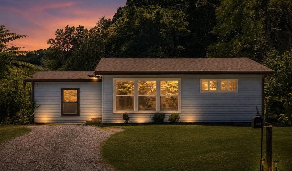 830 Potters Ln, Clarksville