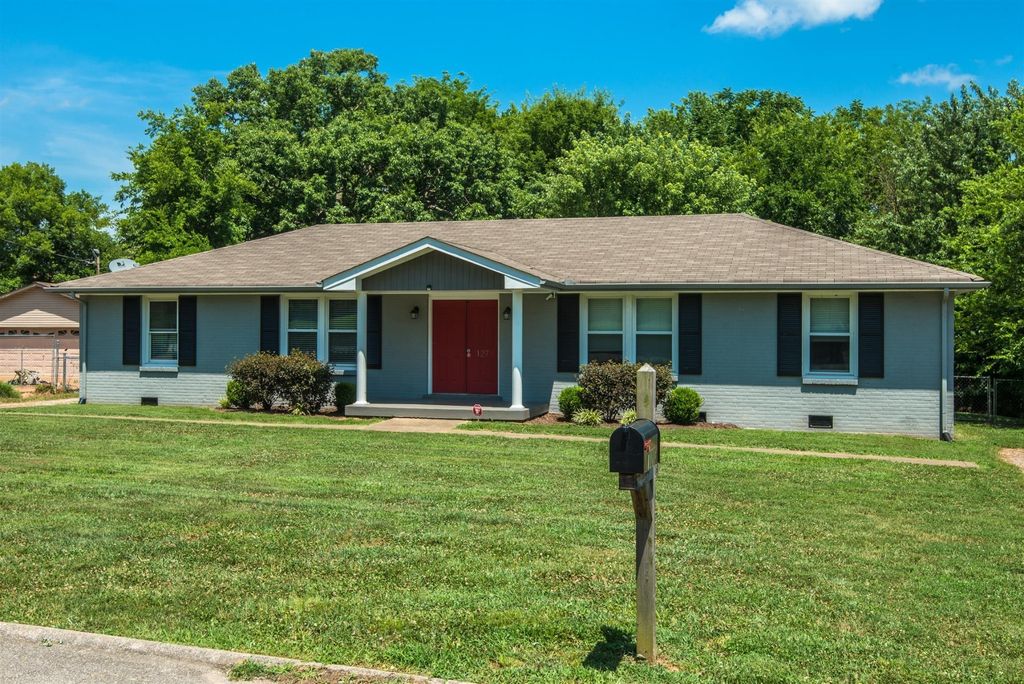 127 Susan Dr, Hendersonville