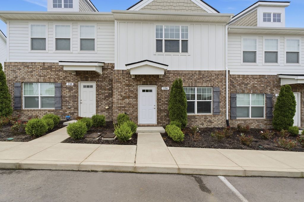 136 Dry Creek Commons Dr, Goodlettsville