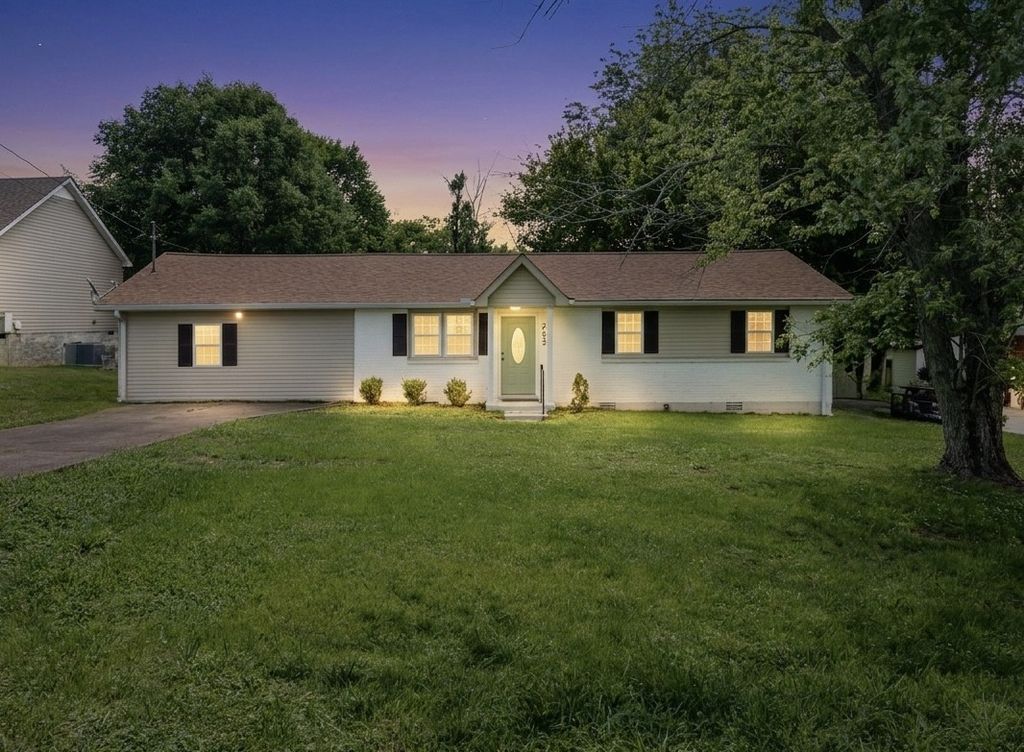 203 Freeman Dr, Lewisburg