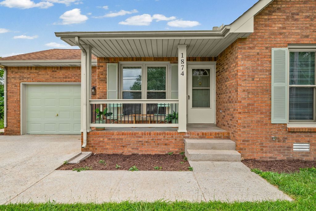 1874 Crestmont Ct, Clarksville