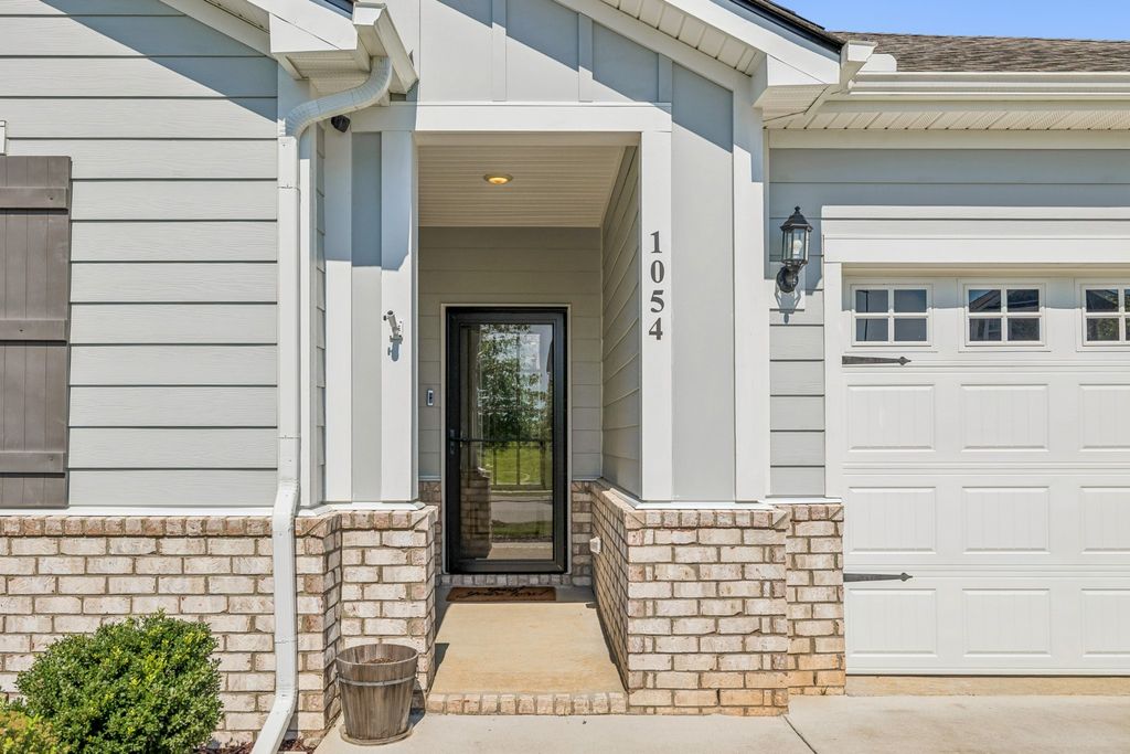 1054 Ewell Farms Circle, Spring Hill