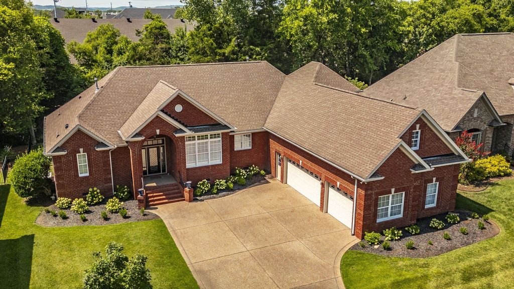138 Saranac Trl, Hendersonville